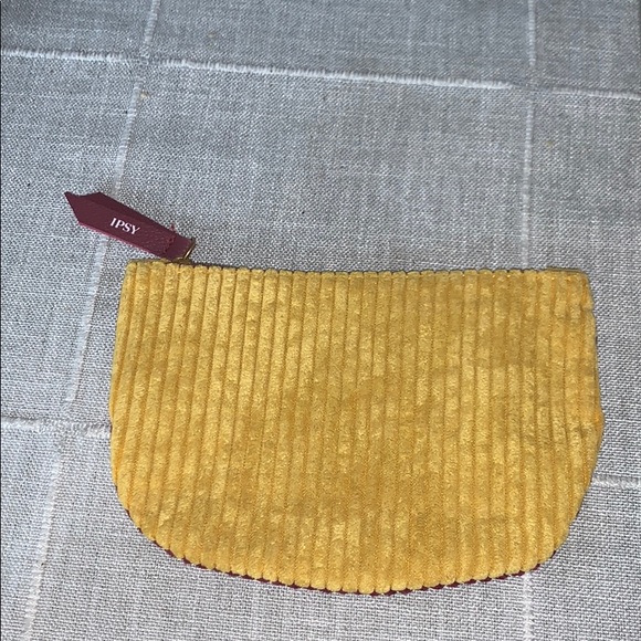 1 empty Ipsy bag. - Picture 1 of 3